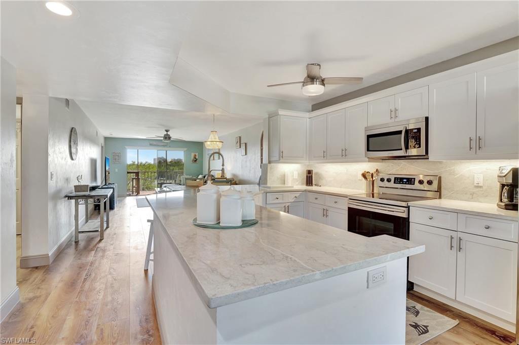 300 Horse Creek DR # 205, NAPLES Unit: 205