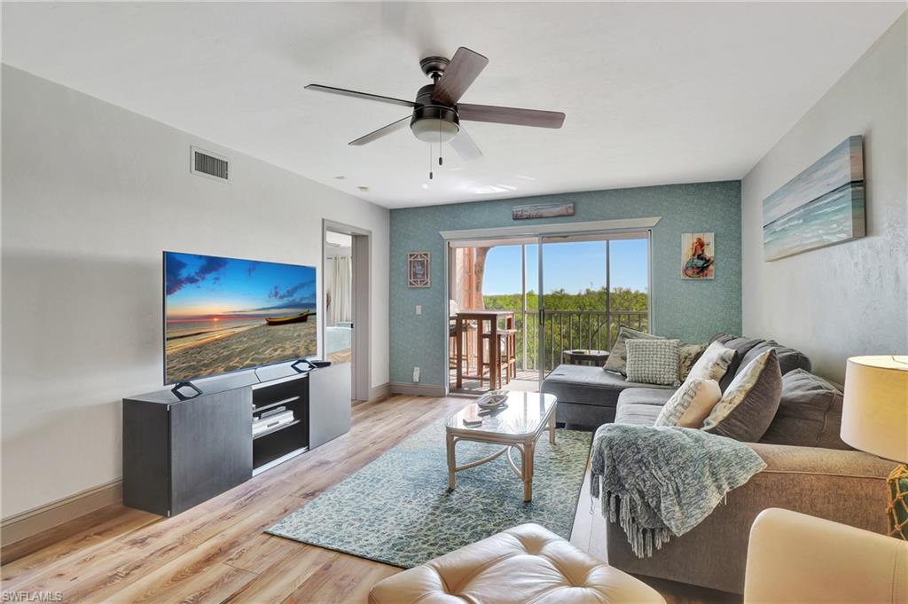 300 Horse Creek DR # 205, NAPLES Unit: 205