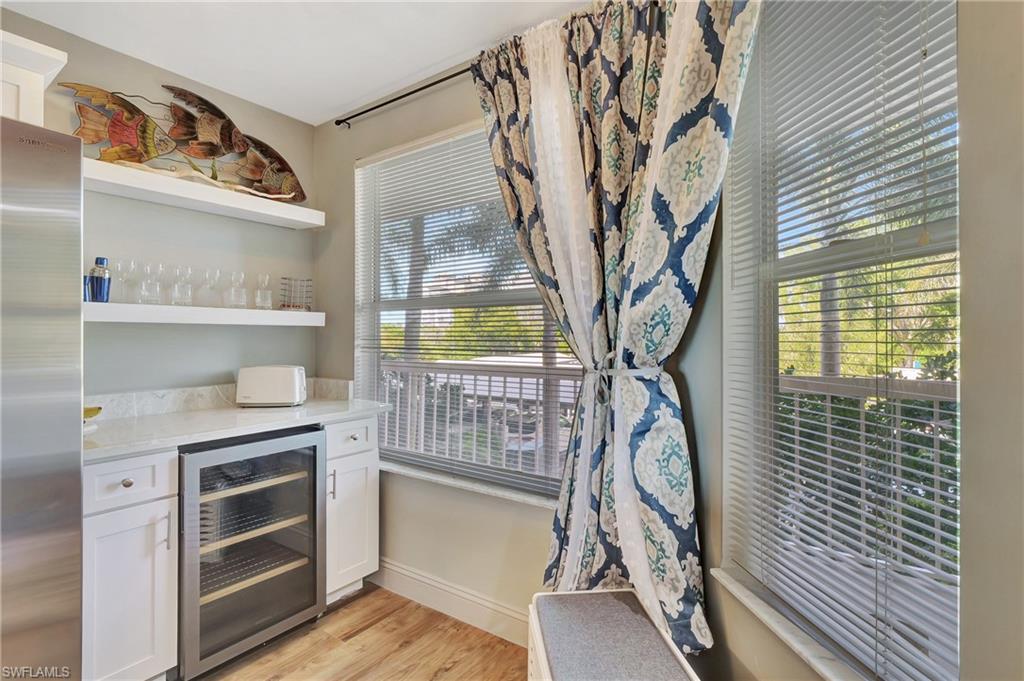 300 Horse Creek DR # 205, NAPLES Unit: 205