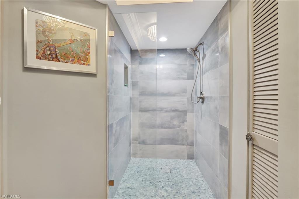 300 Horse Creek DR # 205, NAPLES Unit: 205