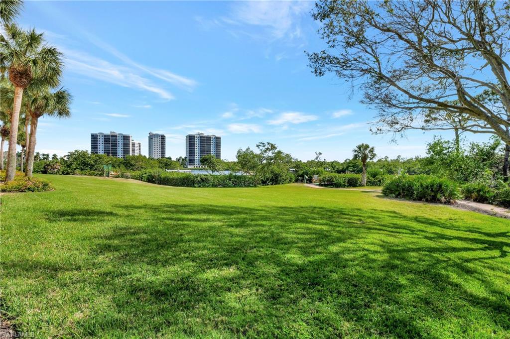 300 Horse Creek DR # 205, NAPLES Unit: 205