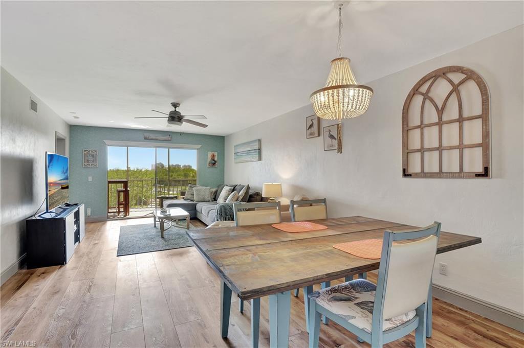 300 Horse Creek DR # 205, NAPLES Unit: 205