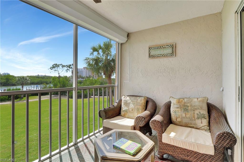 300 Horse Creek DR # 205, NAPLES Unit: 205