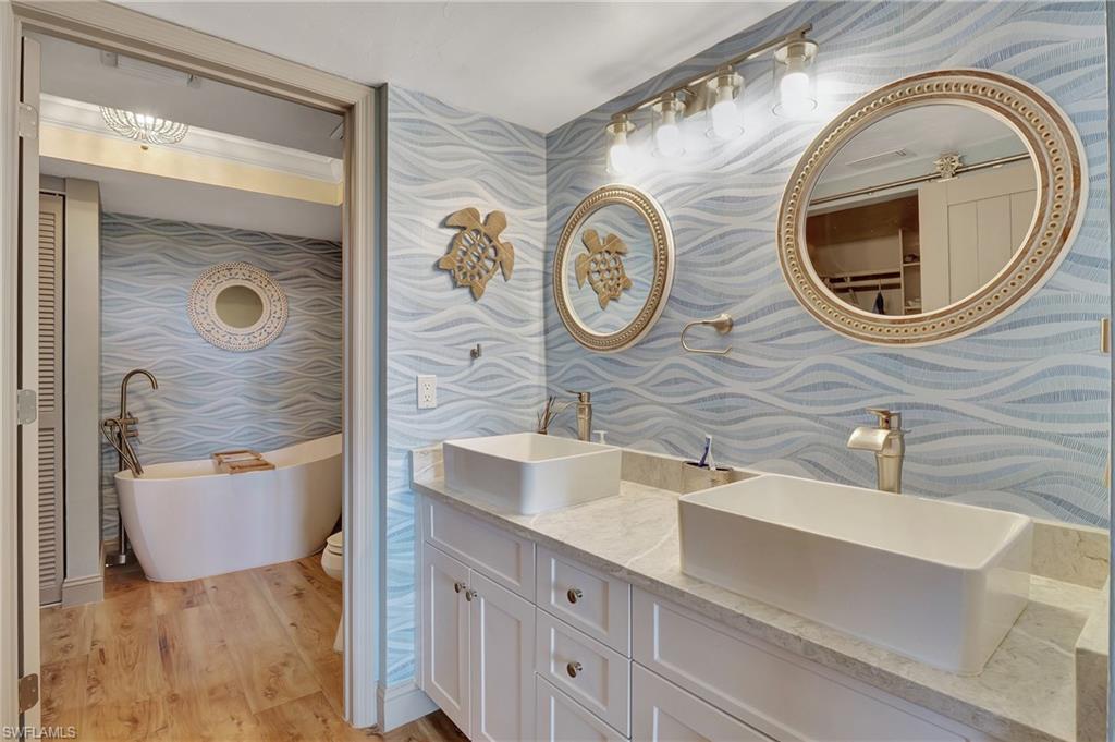 300 Horse Creek DR # 205, NAPLES Unit: 205