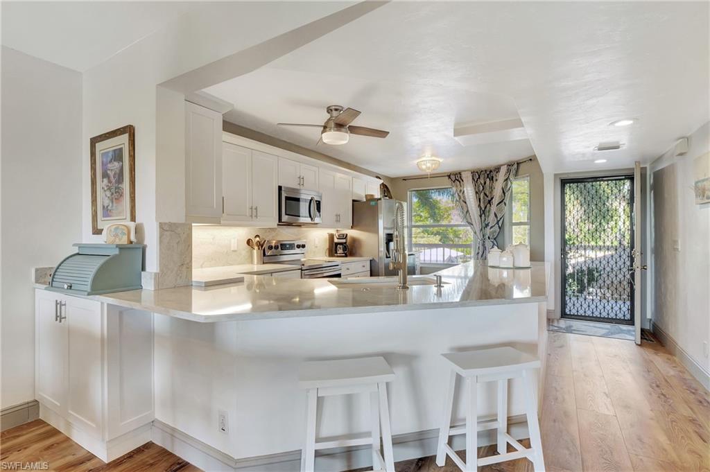 300 Horse Creek DR # 205, NAPLES Unit: 205