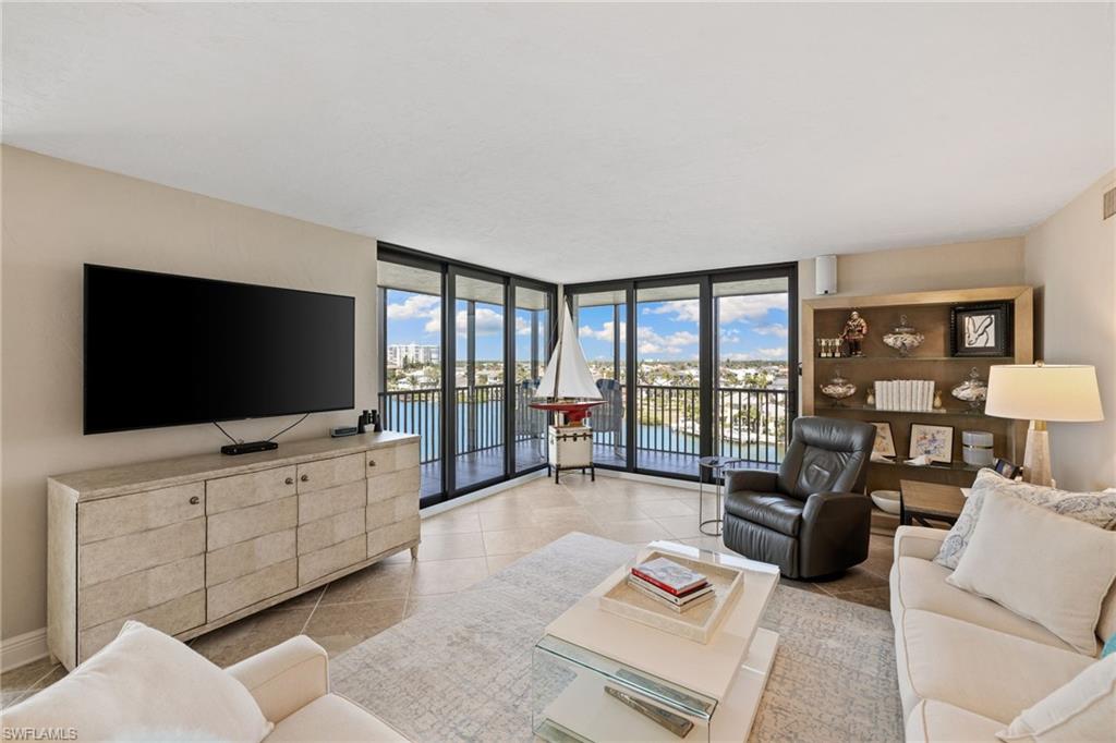 10482 Gulf Shore DR # 261, NAPLES Unit: 261