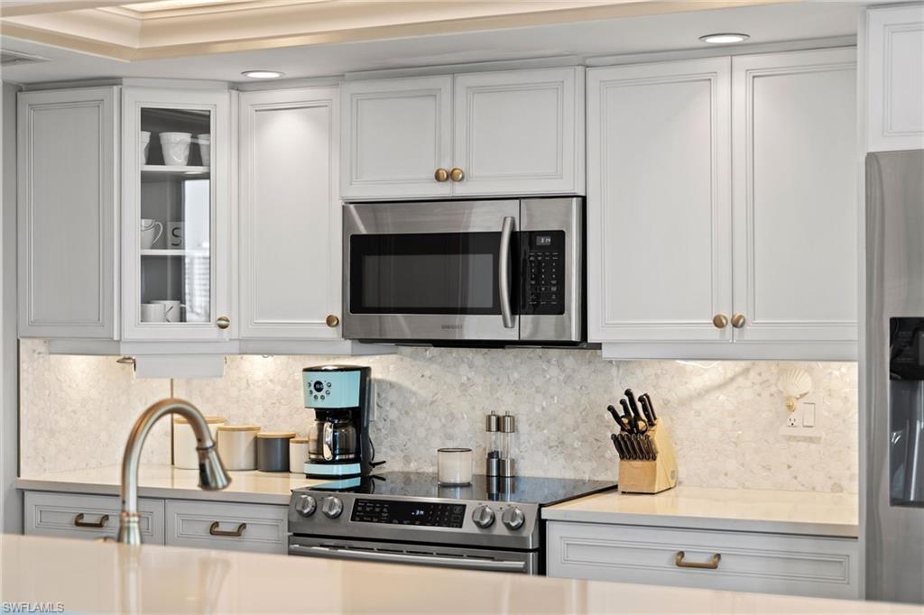 10482 Gulf Shore DR # 261, NAPLES Unit: 261