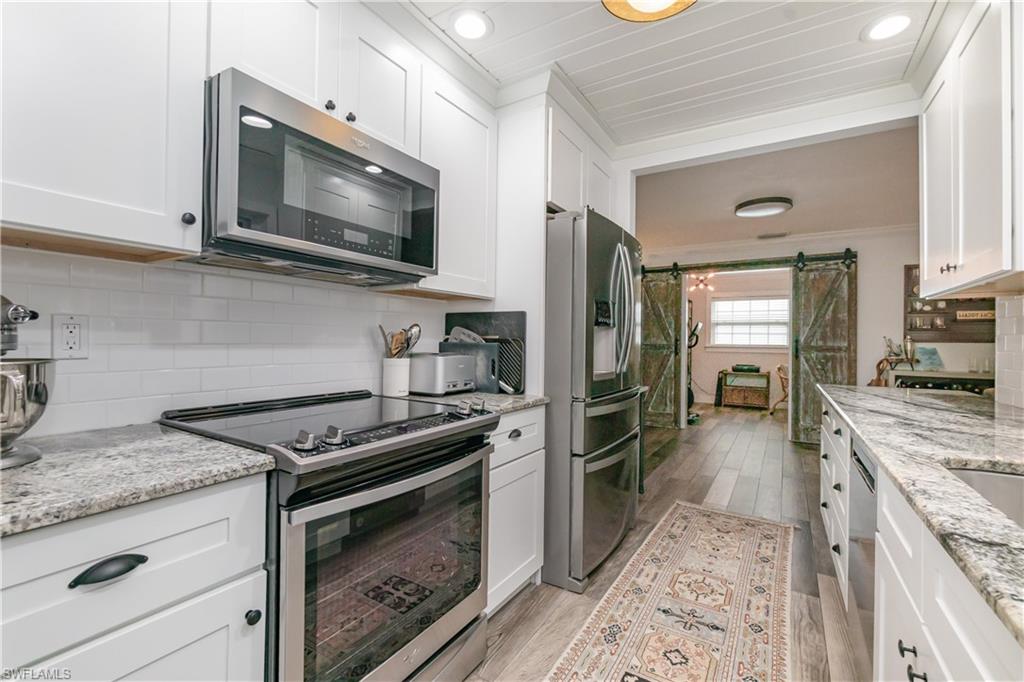 1320 Lake Shore DR, NAPLES