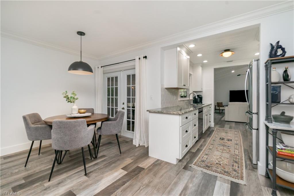 1320 Lake Shore DR, NAPLES