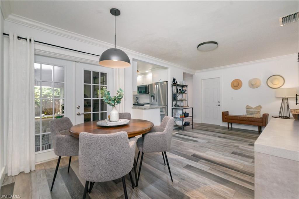 1320 Lake Shore DR, NAPLES