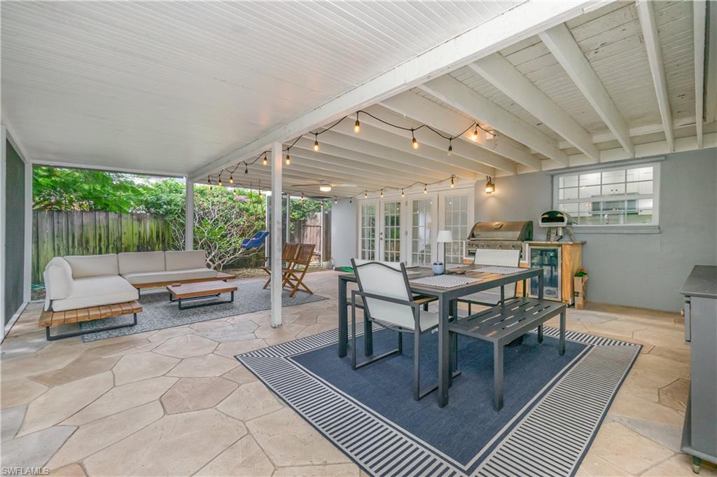 1320 Lake Shore DR, NAPLES