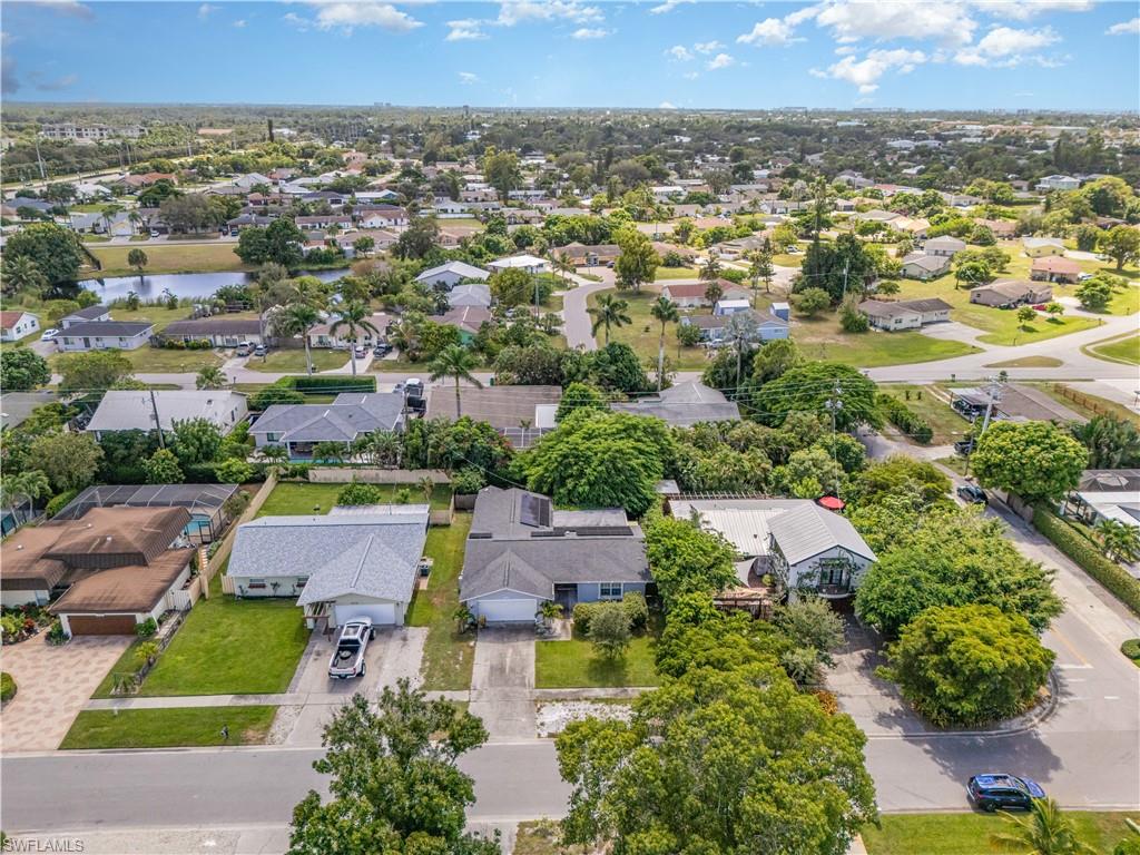 1320 Lake Shore DR, NAPLES