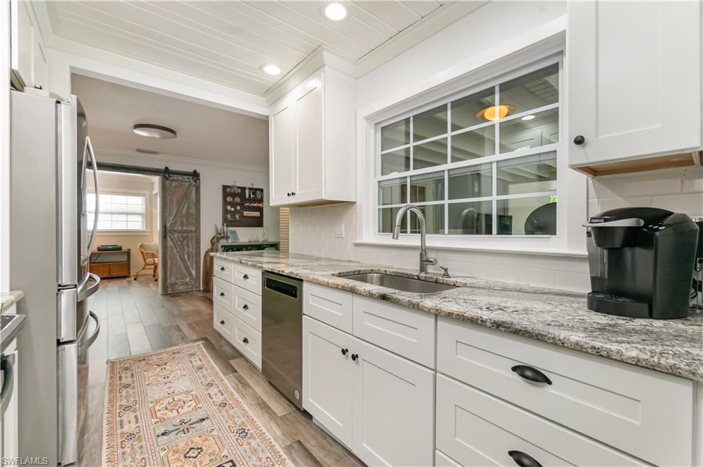 1320 Lake Shore DR, NAPLES