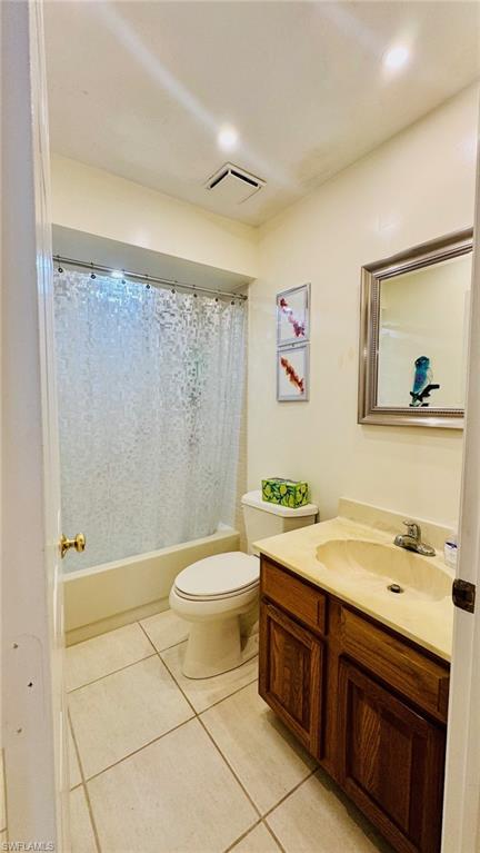 2024 Pine Isle LN # 2024, NAPLES Unit: 2024