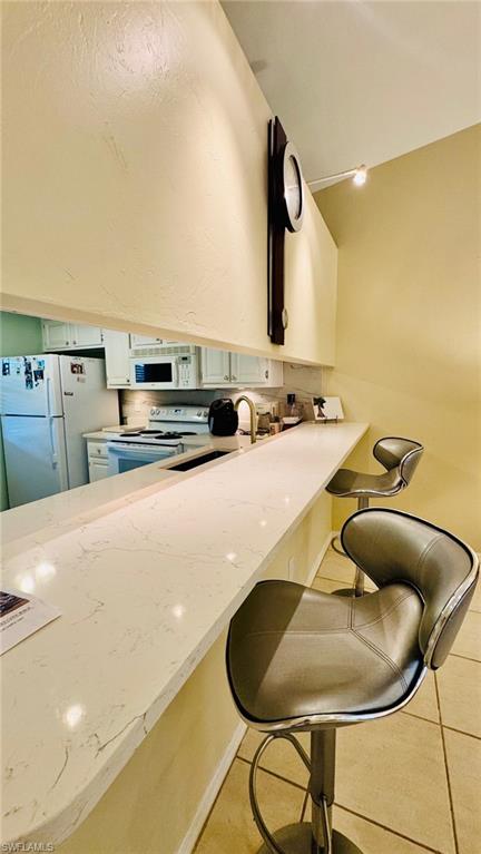 2024 Pine Isle LN # 2024, NAPLES Unit: 2024