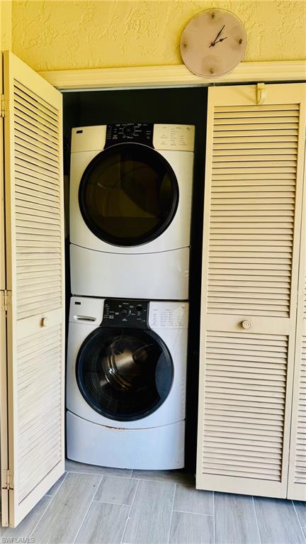 2024 Pine Isle LN # 2024, NAPLES Unit: 2024