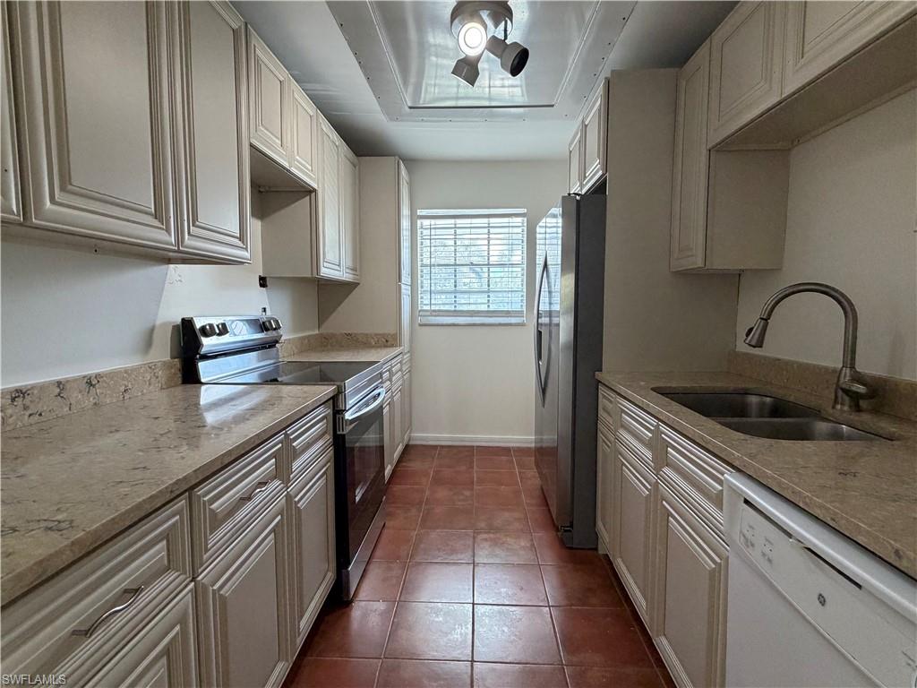 4900 Biscayne DR # 24, NAPLES Unit: 24