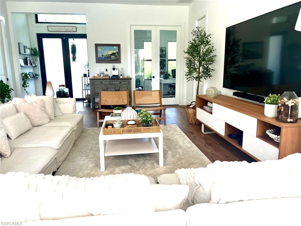 510 12th AVE NE, NAPLES