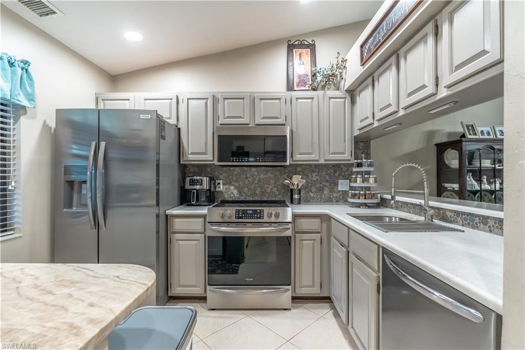 2069 Pine Isle LN # 2069, NAPLES Unit: 2069