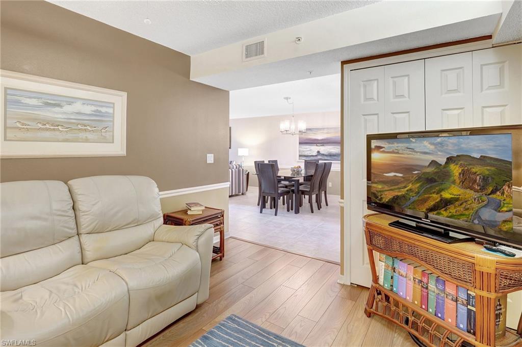 575 Club Side DR # 202 Unit: 4-202