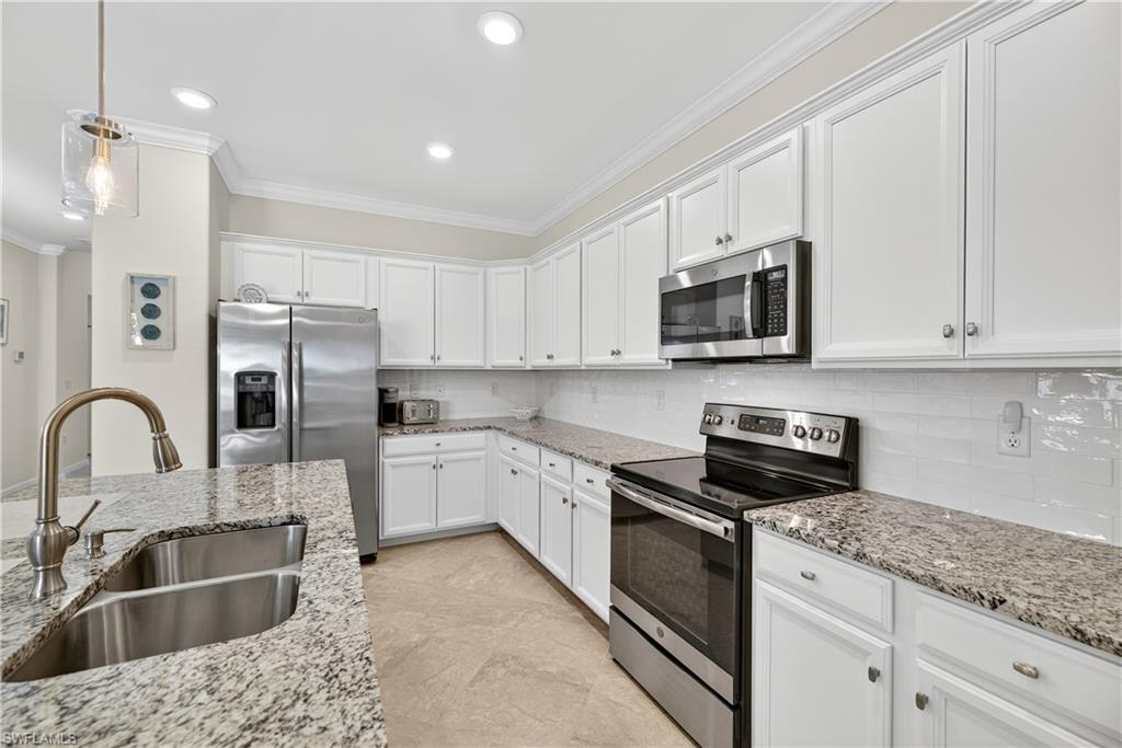 19821 Bittersweet LN, ESTERO