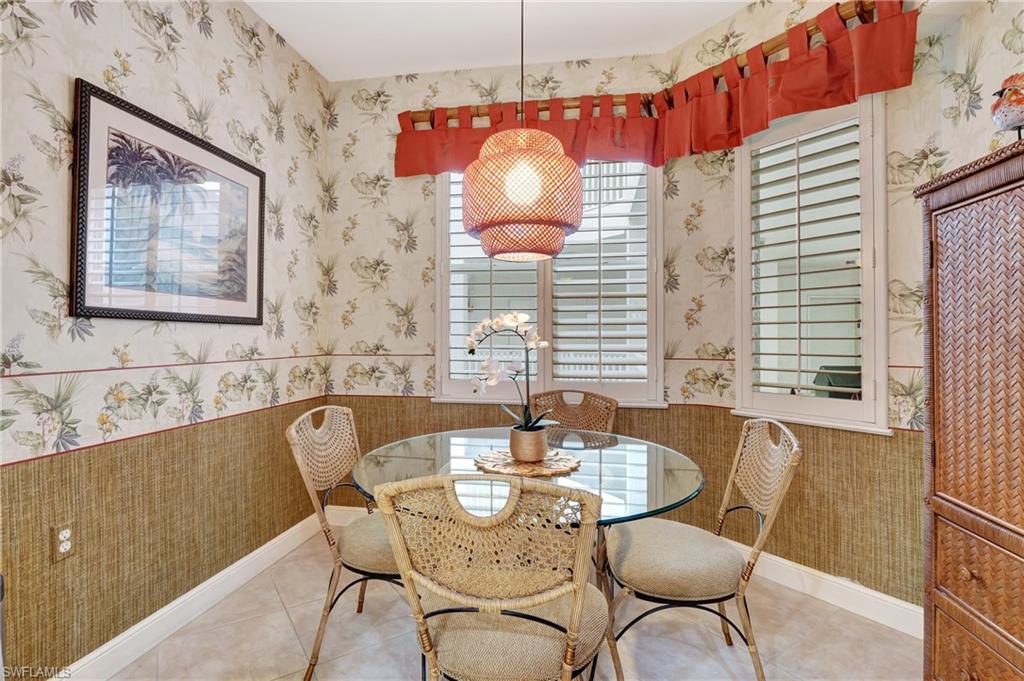 720 Waterford DR # 302, NAPLES Unit: 302