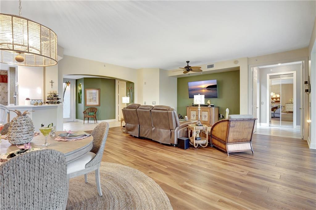 720 Waterford DR # 302, NAPLES Unit: 302