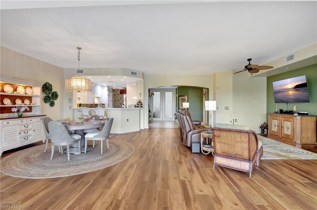 720 Waterford DR # 302, NAPLES Unit: 302