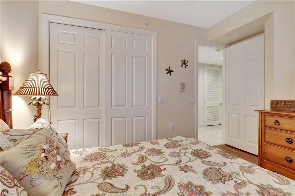 720 Waterford DR # 302, NAPLES Unit: 302