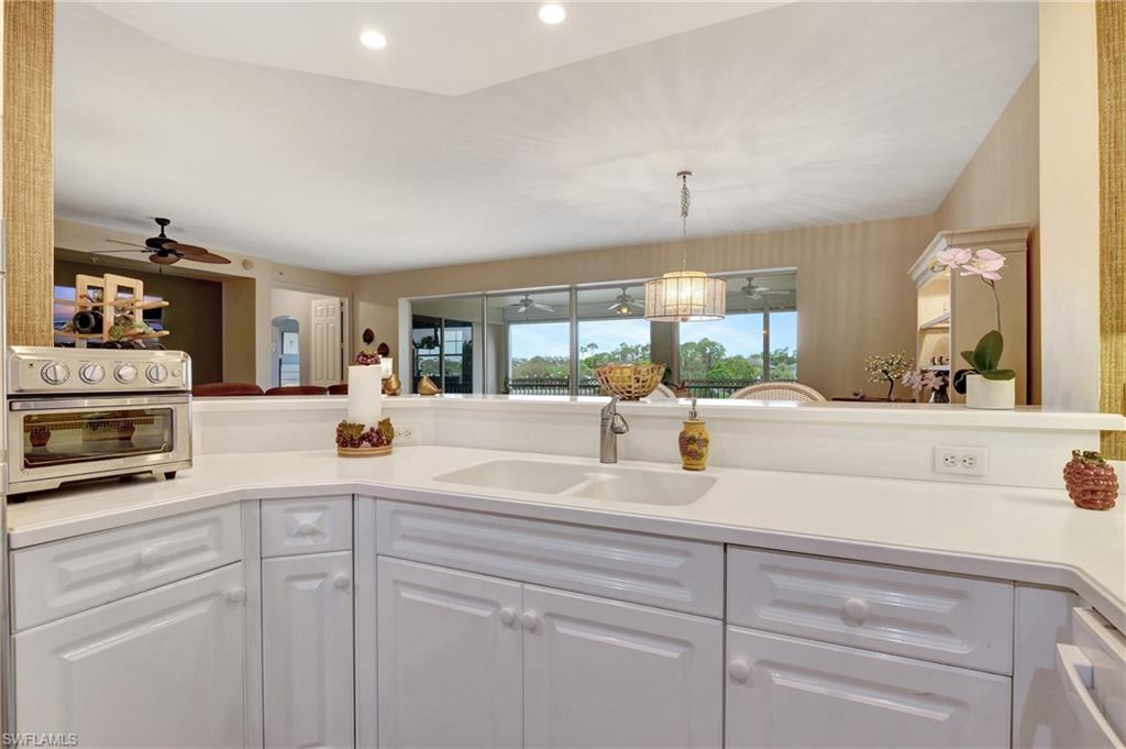 720 Waterford DR # 302, NAPLES Unit: 302