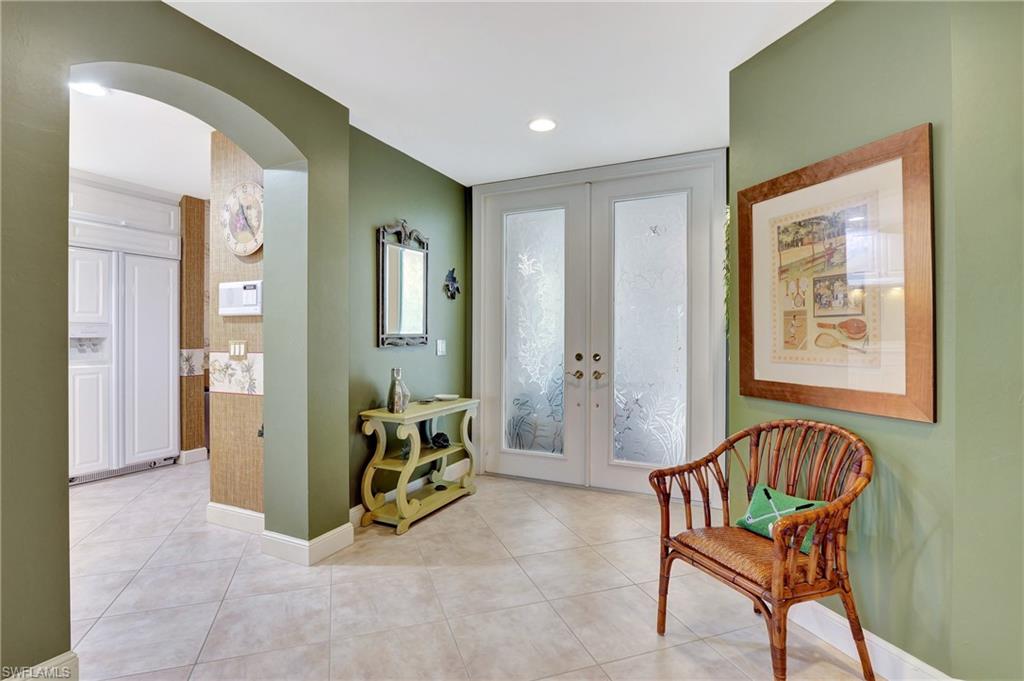 720 Waterford DR # 302, NAPLES Unit: 302