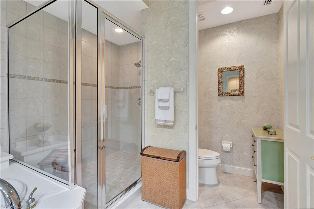720 Waterford DR # 302, NAPLES Unit: 302
