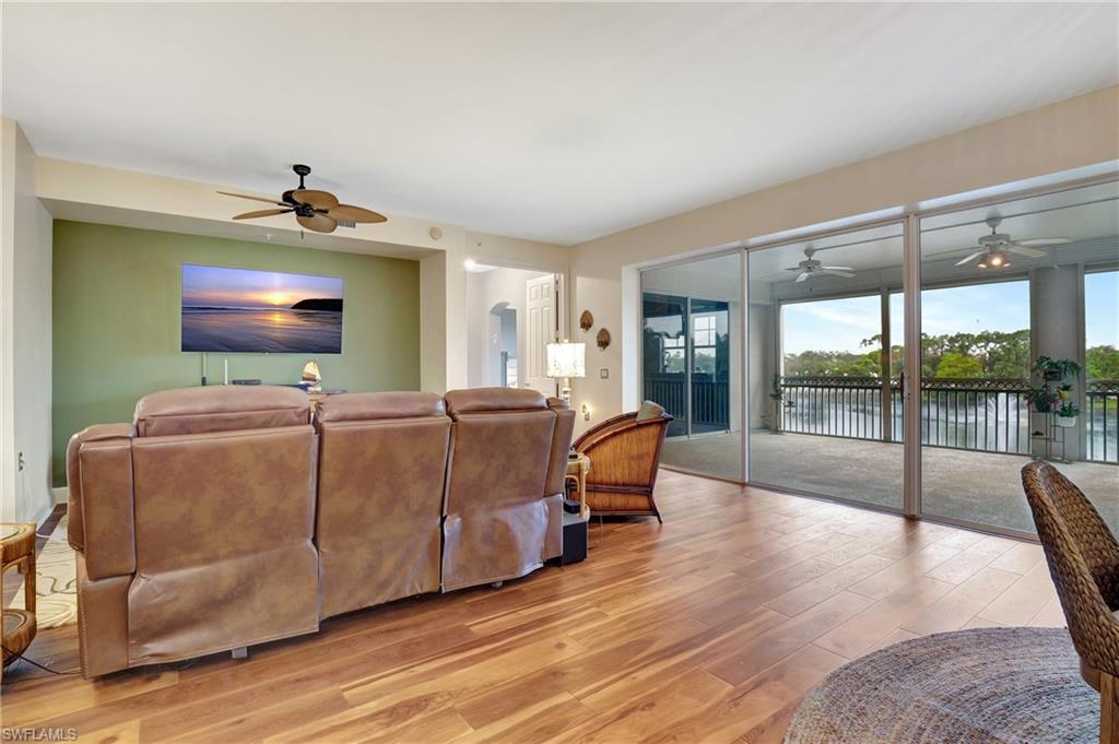 720 Waterford DR # 302, NAPLES Unit: 302