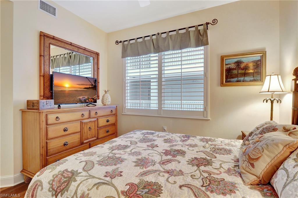 720 Waterford DR # 302, NAPLES Unit: 302