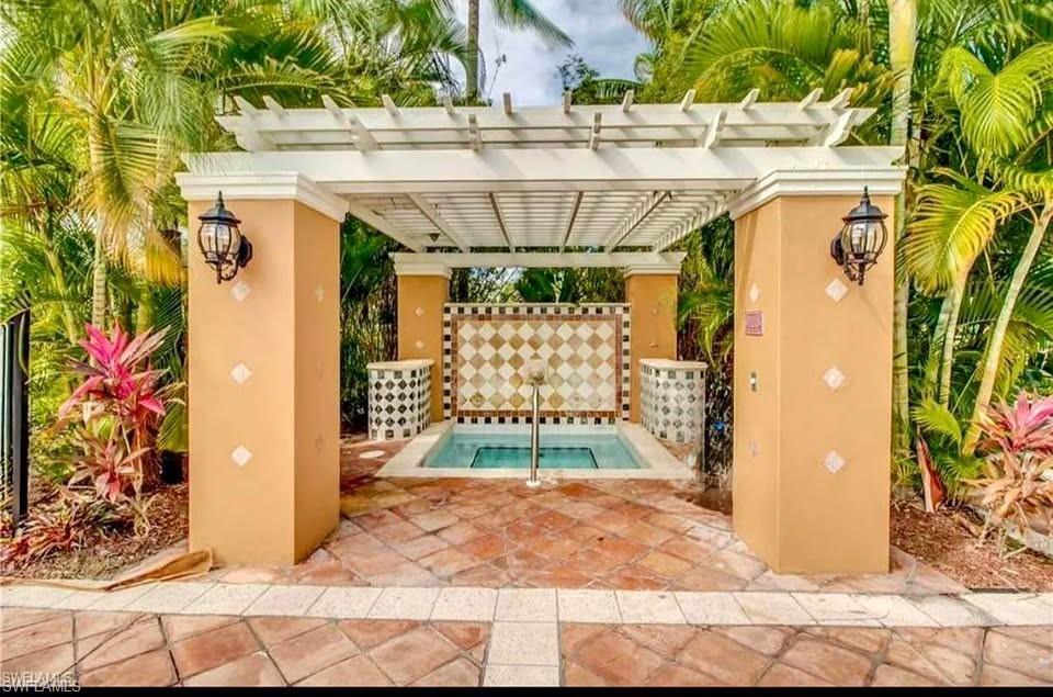 1240 Wildwood Lakes BLVD # 303, NAPLES Unit: 303