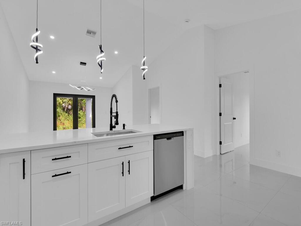 4956/4958 LEONARD BLVD S