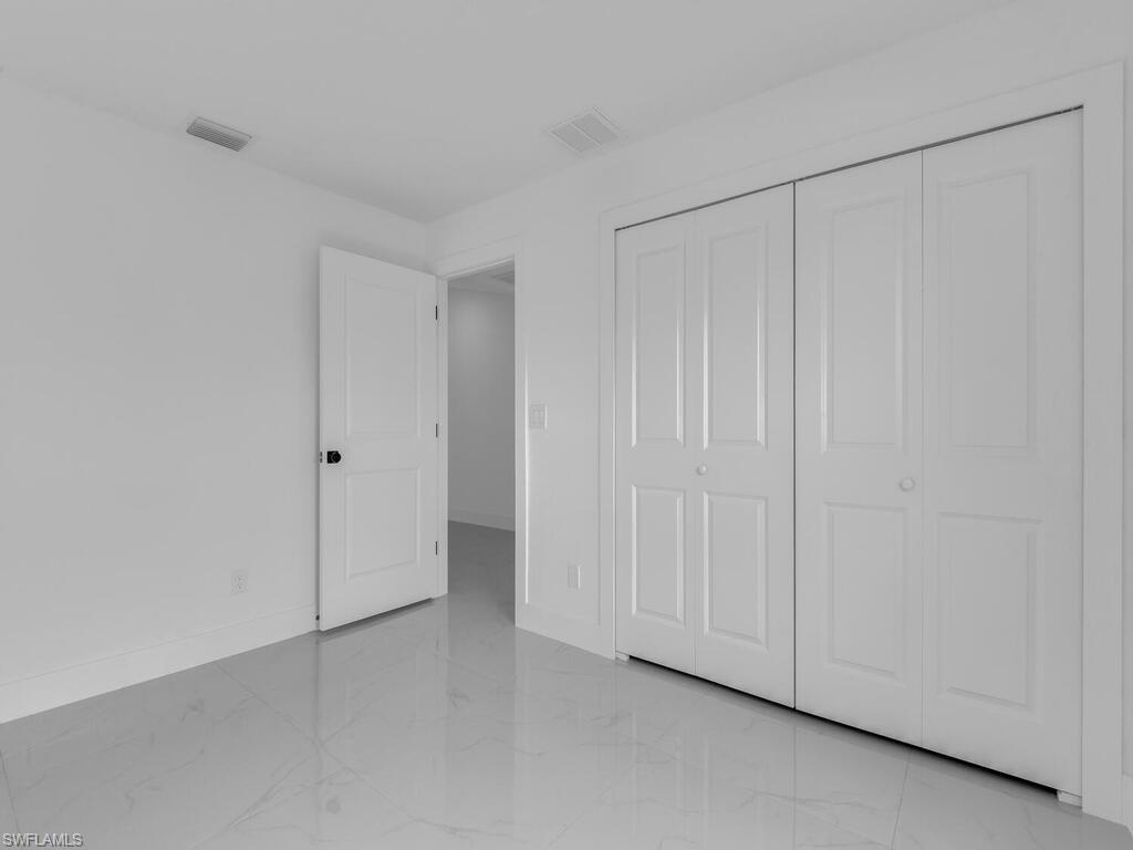 4956/4958 LEONARD BLVD S