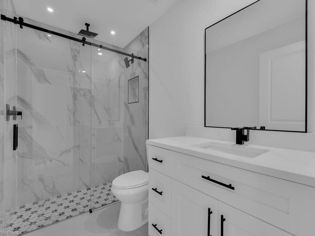 4956/4958 LEONARD BLVD S