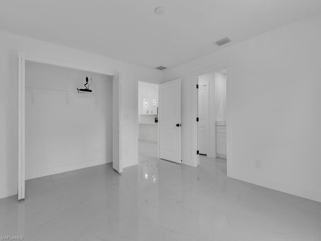 4956/4958 LEONARD BLVD S