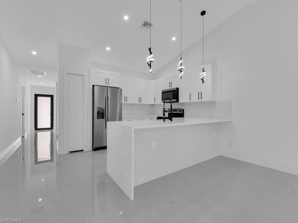 4956/4958 LEONARD BLVD S