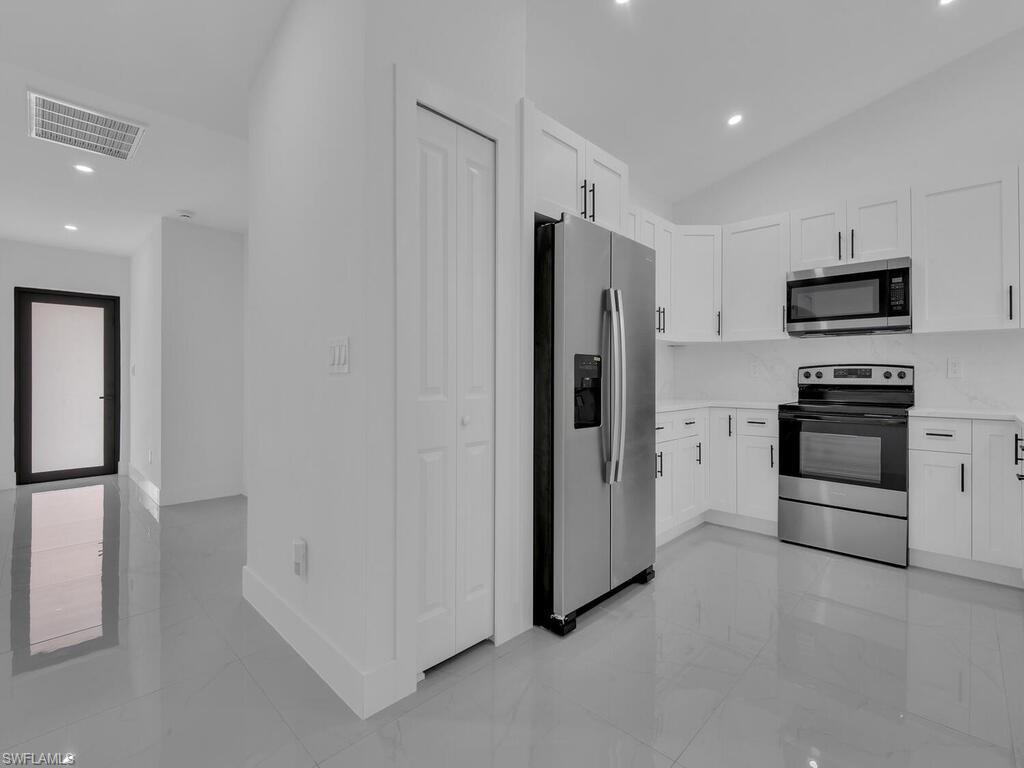 4956/4958 LEONARD BLVD S