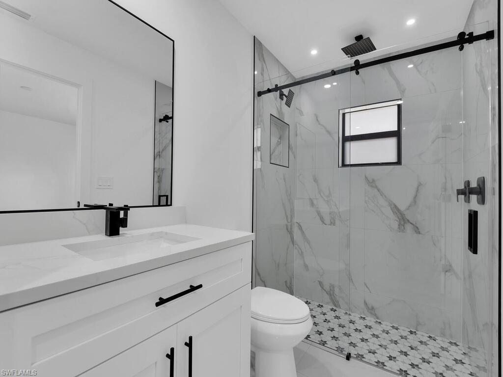 4956/4958 LEONARD BLVD S