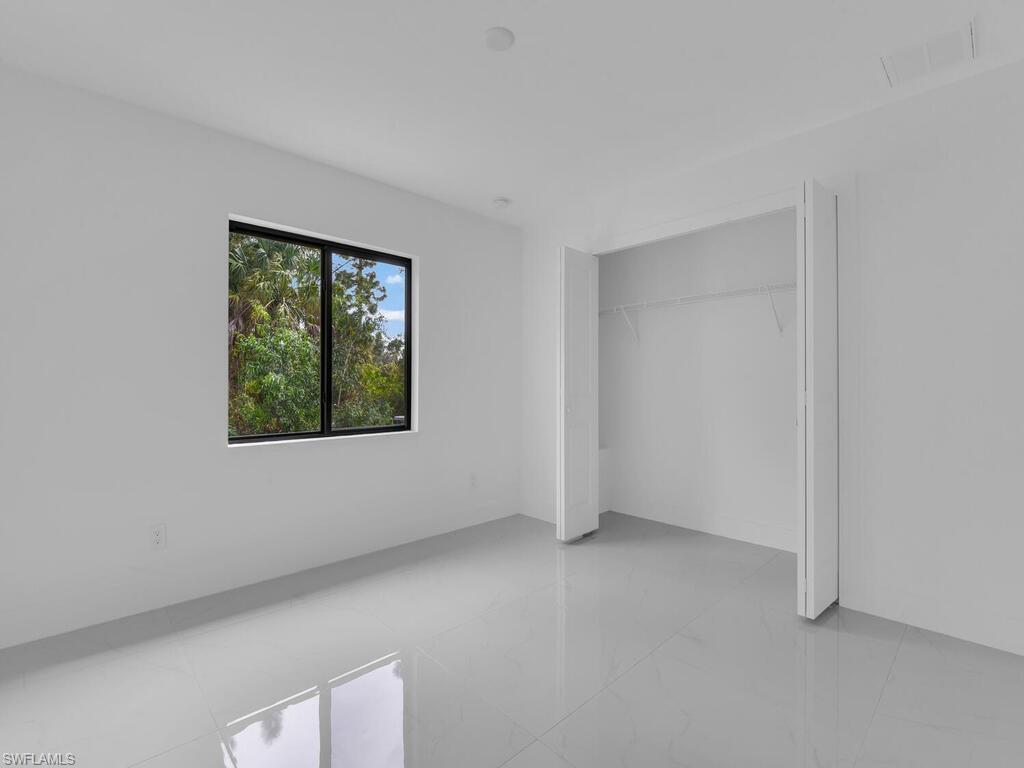 4956/4958 LEONARD BLVD S