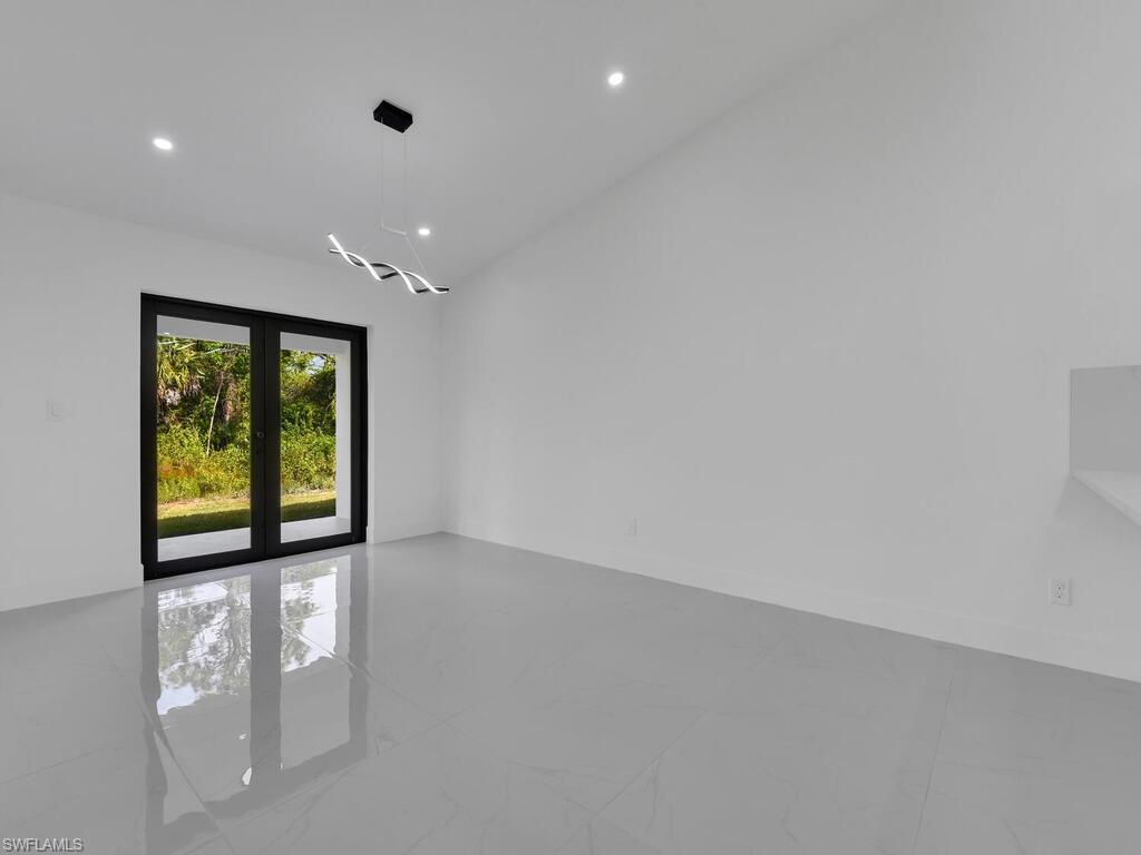 4956/4958 LEONARD BLVD S