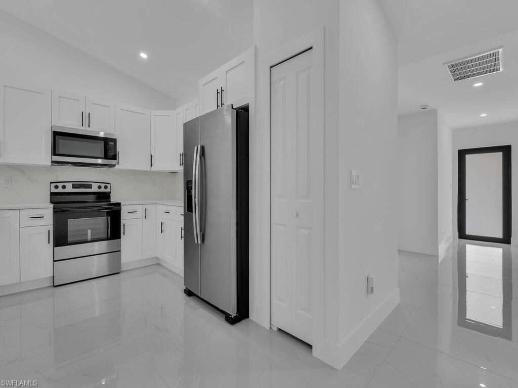 4956/4958 LEONARD BLVD S