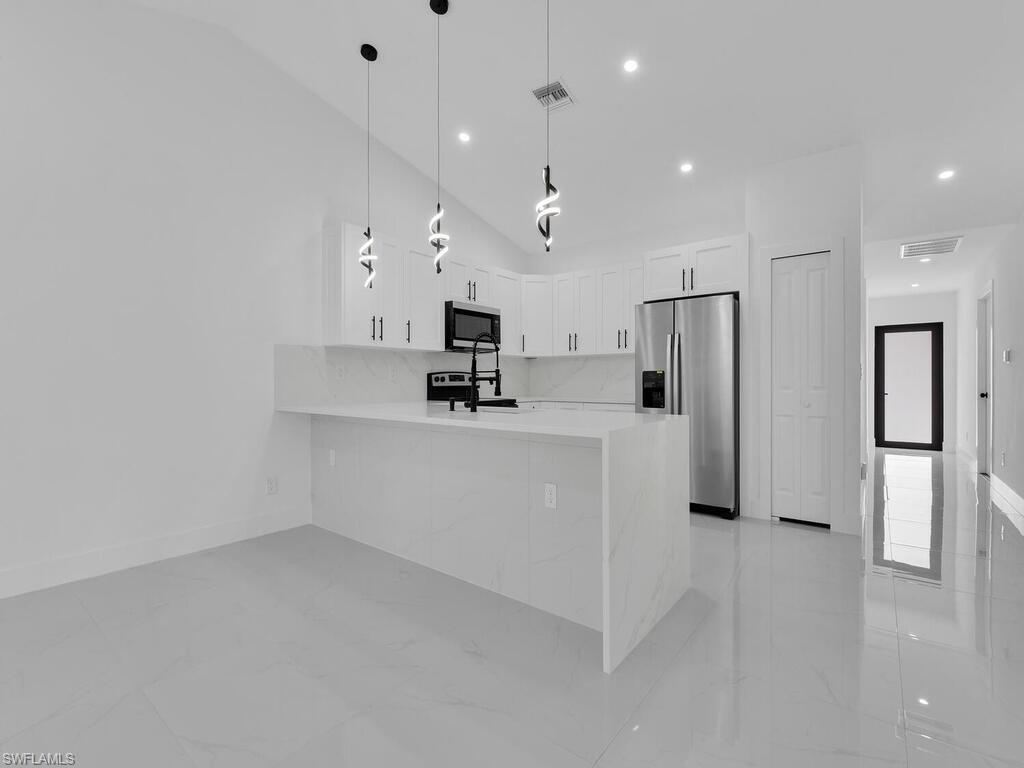 4956/4958 LEONARD BLVD S