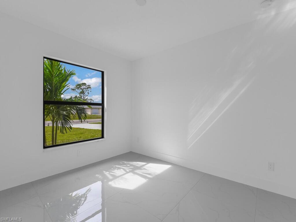 4956/4958 LEONARD BLVD S