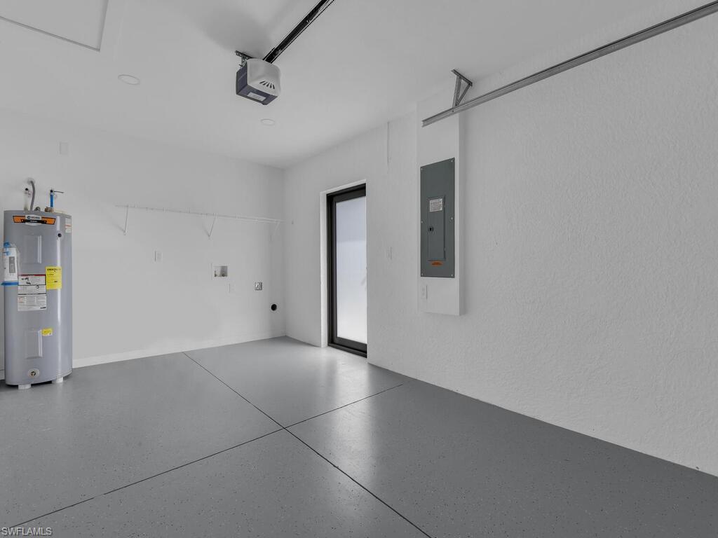 4956/4958 LEONARD BLVD S