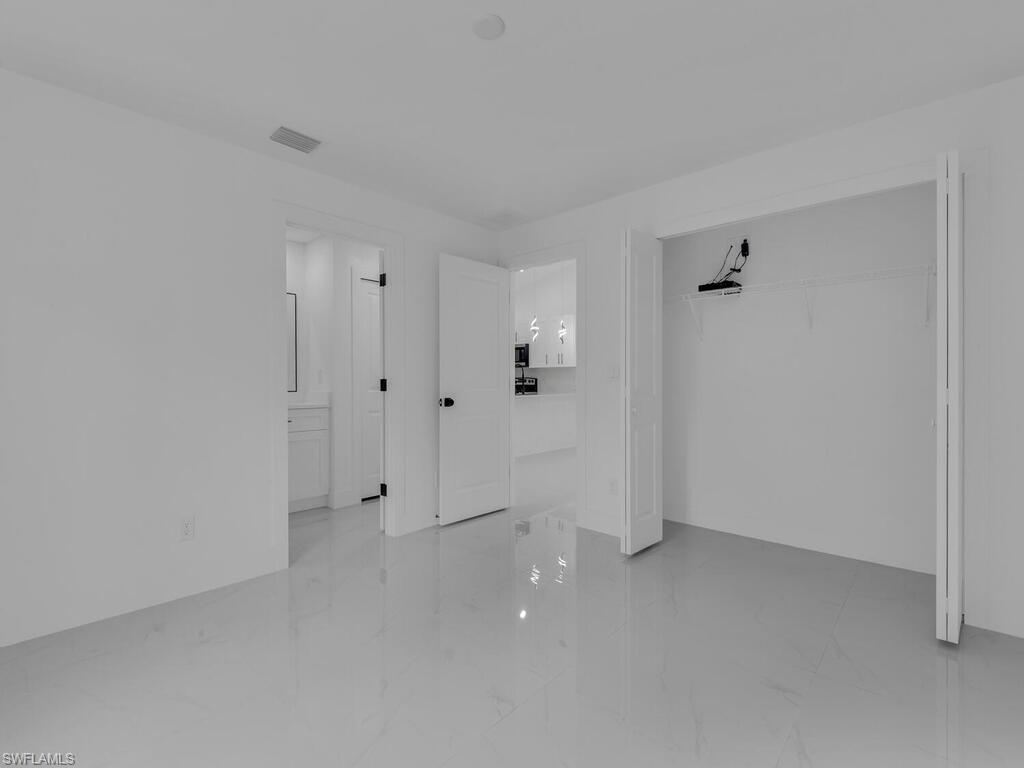 4956/4958 LEONARD BLVD S