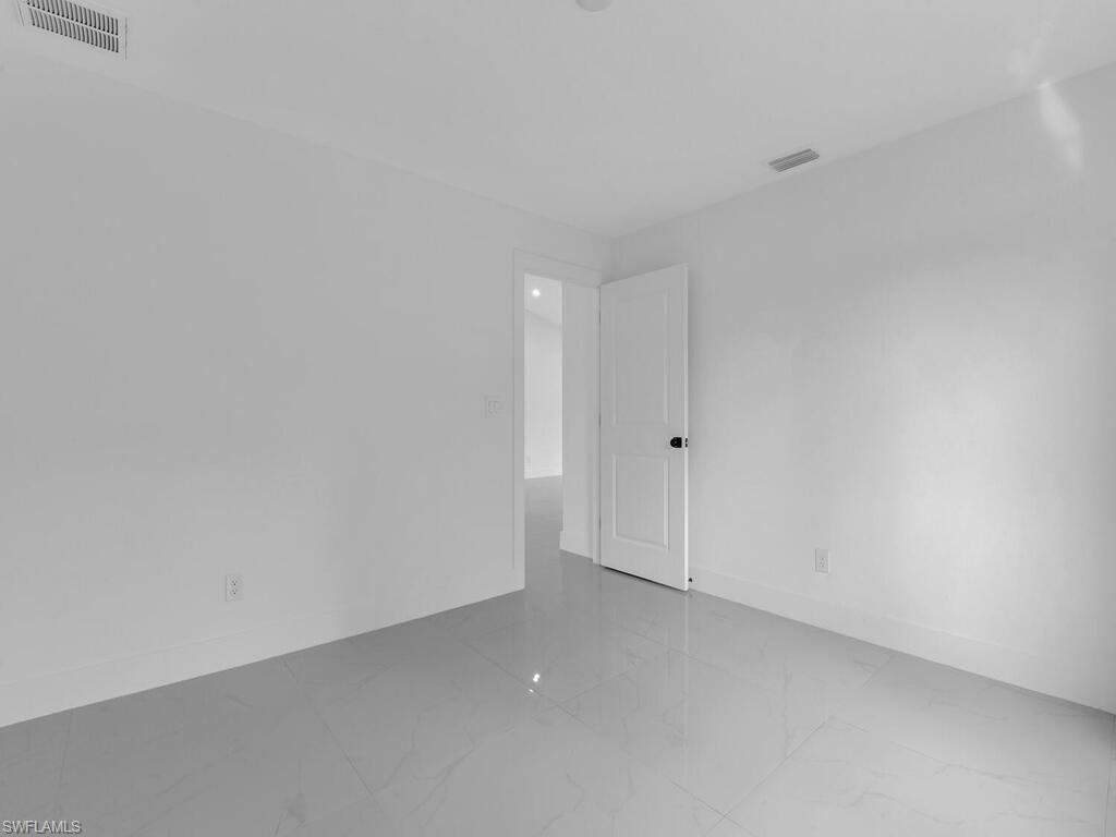 4956/4958 LEONARD BLVD S